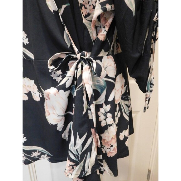 Darling CITY CHIC "Fresh Fields" Side Tie Ruched Sleeves Wrap Top Size M/18 - Picture 6 of 11